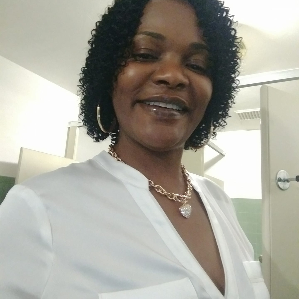 Meet your Posher, Elesia